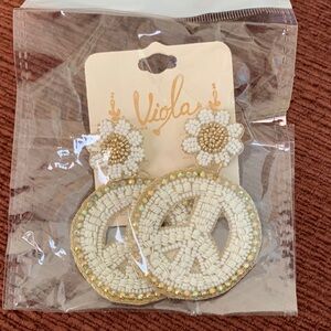 White and Gold Beaded Flower Earrings